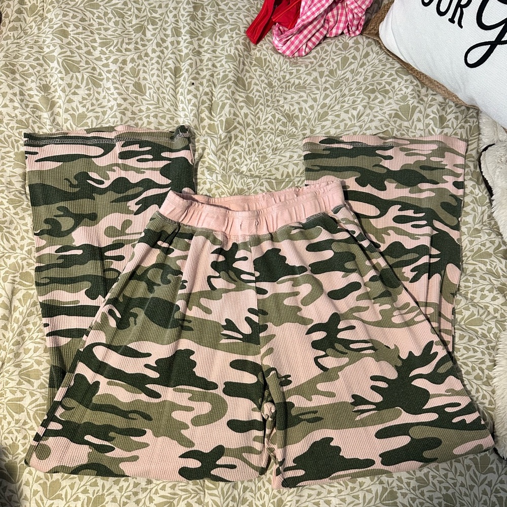 Pink & Green Camo Wide-Leg Lounge Pants